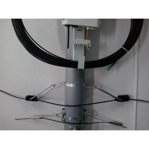 Карабин для крепления анкерных зажимов FTTH кабеля, нагрузка до 1,5кН